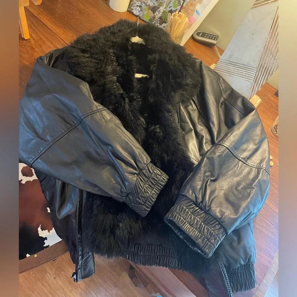 Cropped Black Leather Bomber Jacket w/ FULL Removable Fur Lining – Made in Korea - Picture 1 of 11